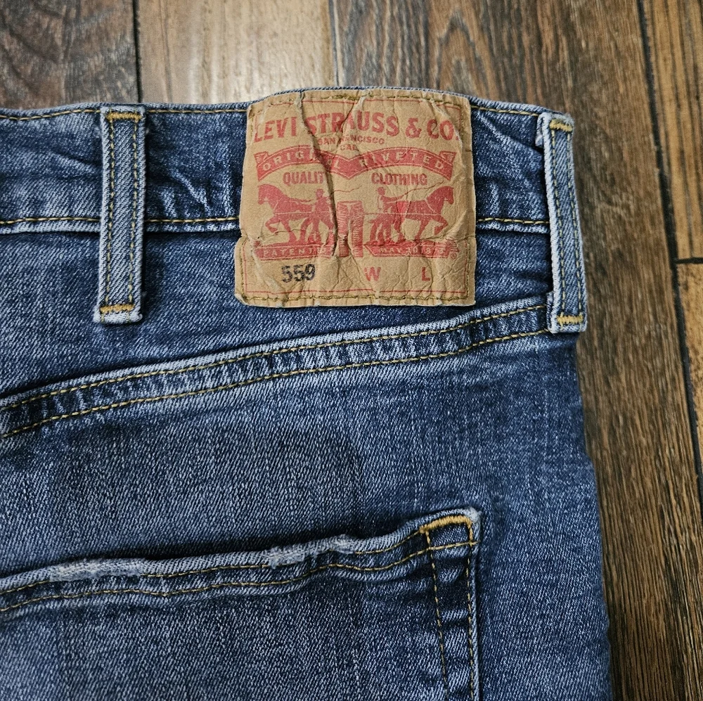 Levi's Men's 559 Relaxed Straight Leg.‎